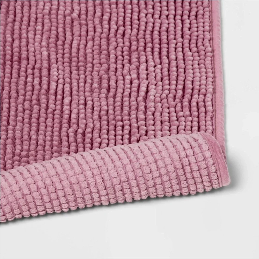ROOM ESSENTIALS NWT everyday chenille bath rug -pink -20x32